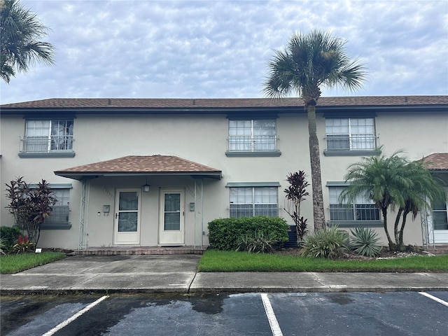 view of front facade with covered porch