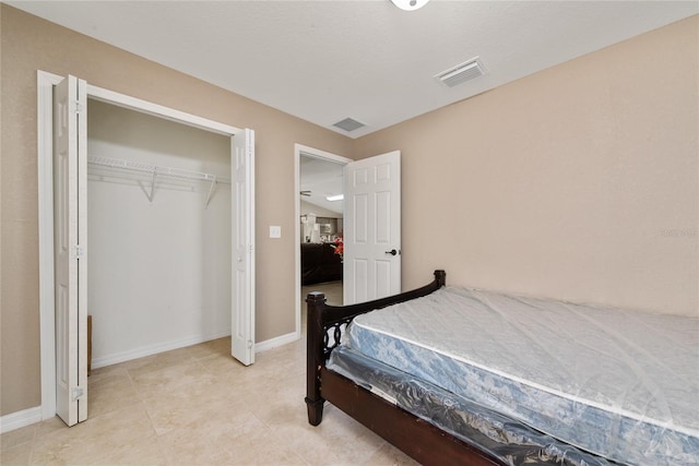 bedroom featuring a closet