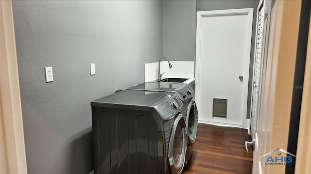 14421 Hatchee Ct, Orlando, FL 32837 - washroom featuring laundry area, a textured wall, washer and dryer, dark wood-style floors, and a sink