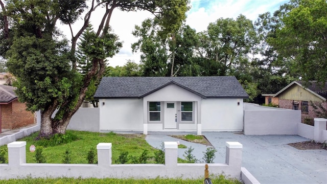 view of front of home with a front yard