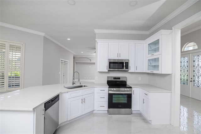 kitchen featuring white cabinets, appliances with stainless steel finishes, sink, and kitchen peninsula