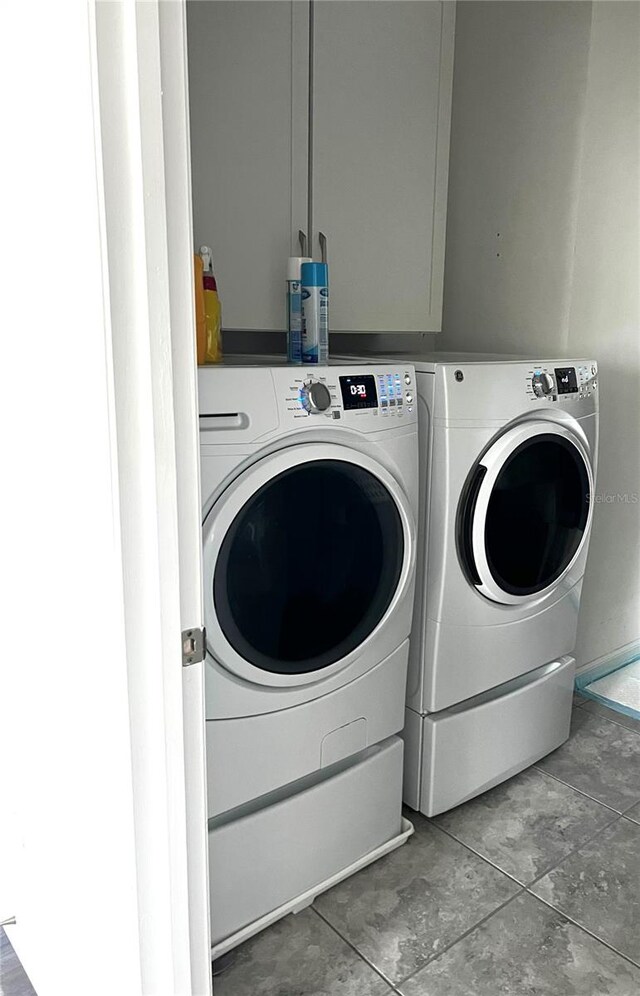 washroom with washing machine and dryer