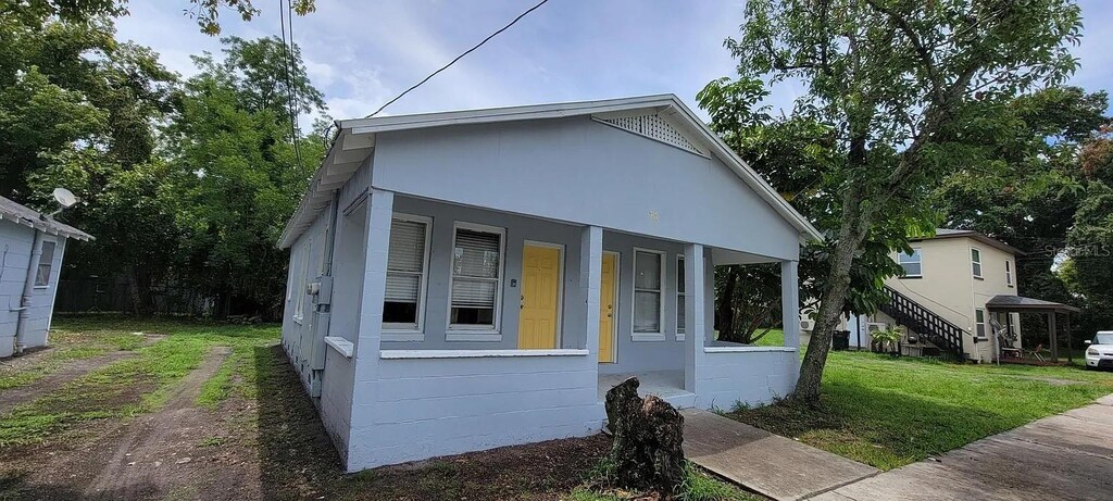 view of front of house with a porch and a front lawn