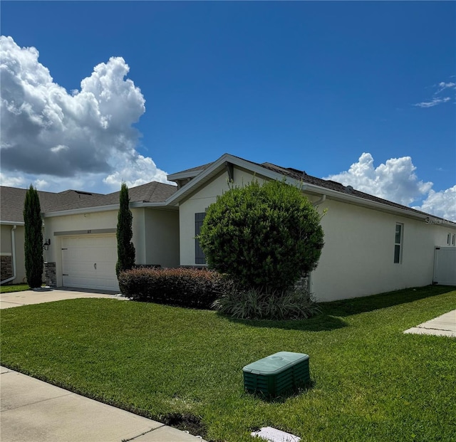 view of front of property featuring a garage and a front yard