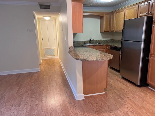 4814 Conway Rd Unit 141, Orlando, FL 32812 - kitchen featuring ornamental molding, a peninsula, light wood-style flooring, stainless steel appliances, and a sink