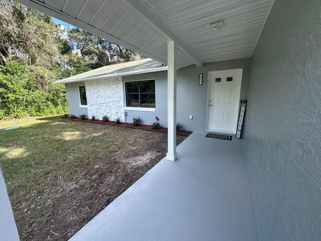 property entrance featuring a yard