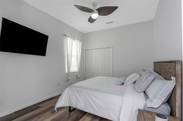 2228 Valrico Forest Dr, Valrico, FL 33594 - bedroom with dark hardwood / wood-style flooring, ceiling fan, and a closet