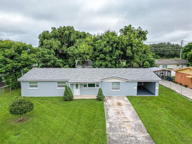 single story home with a front lawn