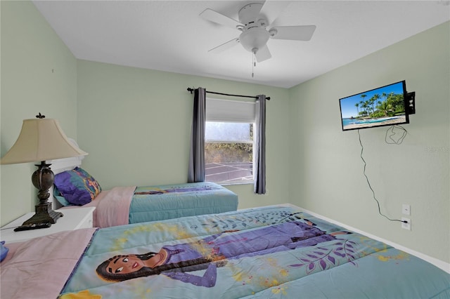 bedroom with ceiling fan