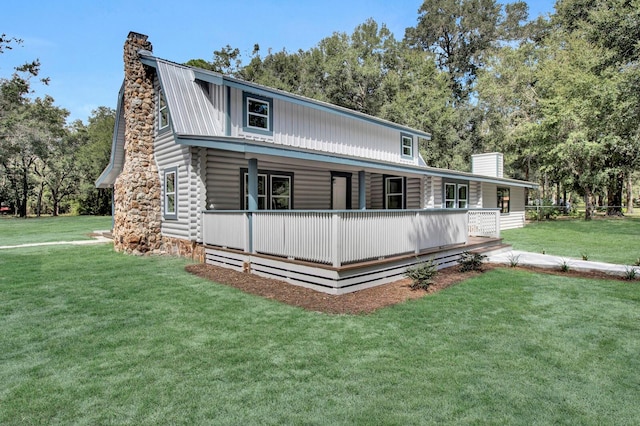 view of front of home featuring a front lawn