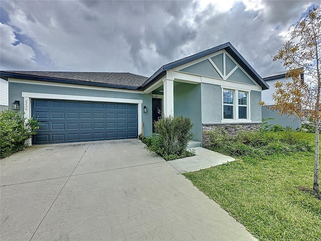 view of front of property featuring a front yard and a garage