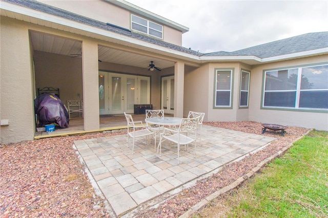 view of patio featuring ceiling fan