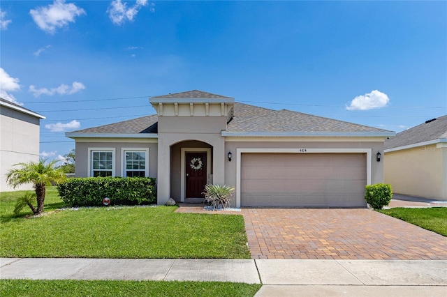 view of front facade featuring a garage and a front lawn