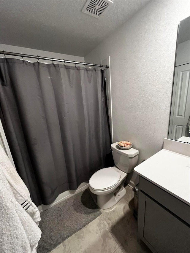 bathroom featuring vanity, toilet, a textured ceiling, and a shower with shower curtain