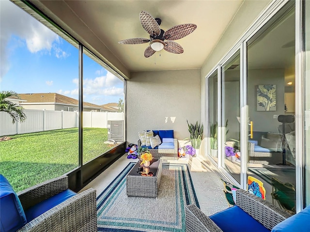 sunroom with ceiling fan