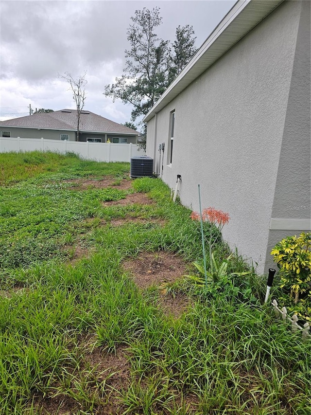 view of yard featuring cooling unit