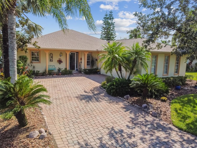 single story home with a porch