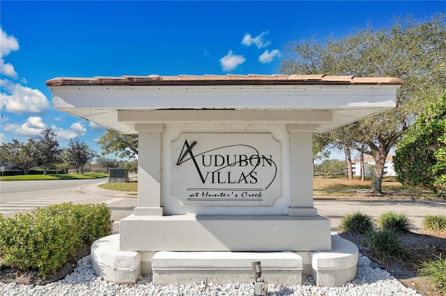 view of community / neighborhood sign