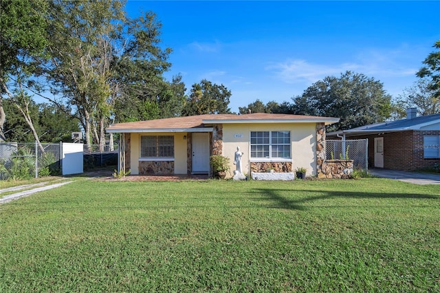 single story home featuring a front yard