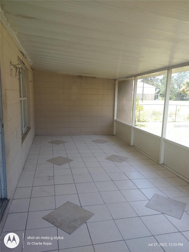 view of unfurnished sunroom