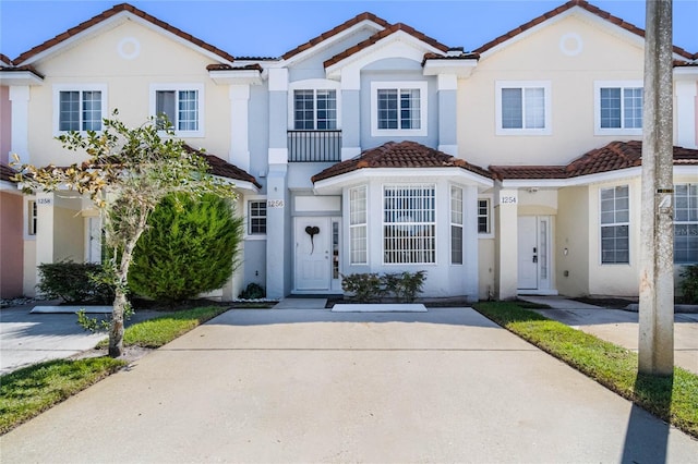 1256 S Beach Cir, Kissimmee, FL 34746 - mediterranean / spanish home featuring a tiled roof and stucco siding