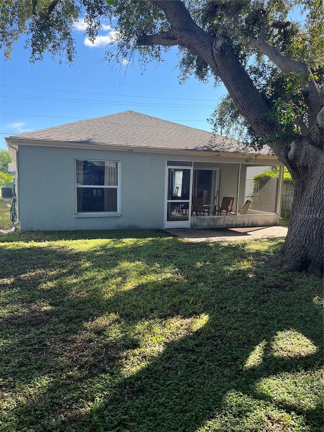 view of front of house featuring a front yard