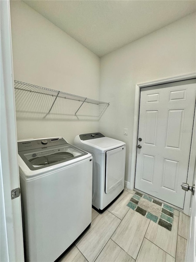 washroom featuring washing machine and clothes dryer