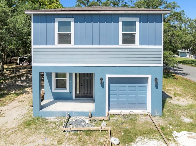 view of front of house featuring a garage