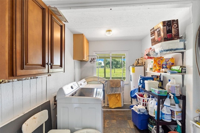 washroom featuring cabinets and washing machine and dryer