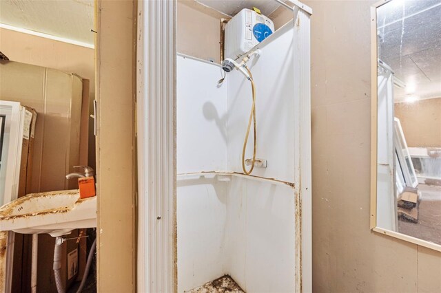 4350 E Hinson Ave, Haines City, FL 33844 - bathroom featuring a shower and a sink