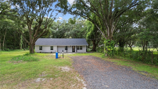 single story home with a front yard