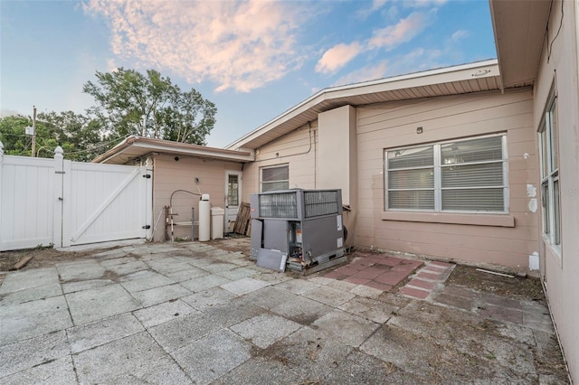 912 Ave T SE, Winter Haven, FL 33880 - view of patio featuring fence and a gate