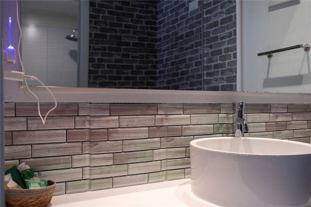 bathroom featuring a sink