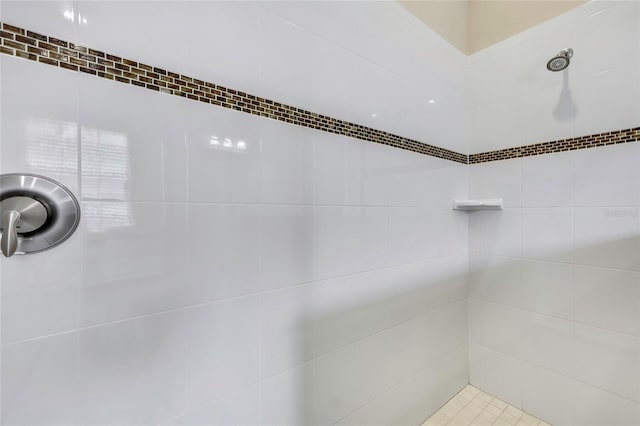 bathroom featuring a tile shower