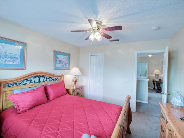 bedroom featuring a textured ceiling, carpet flooring, ceiling fan, and a closet