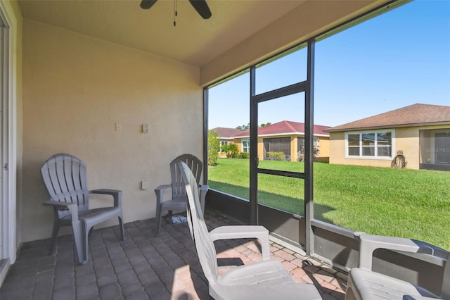 sunroom with ceiling fan