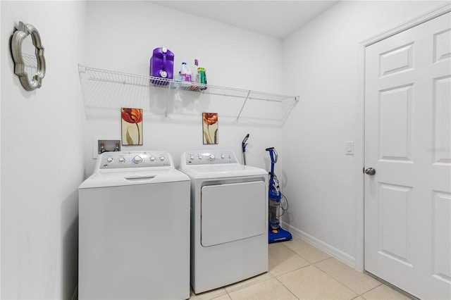 laundry room featuring light tile patterned floors and washing machine and clothes dryer