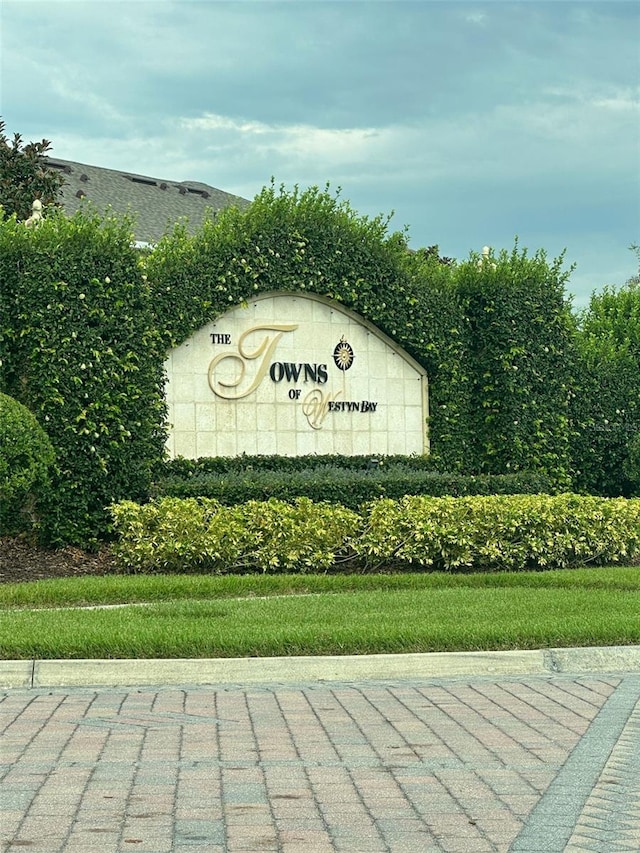 view of community / neighborhood sign