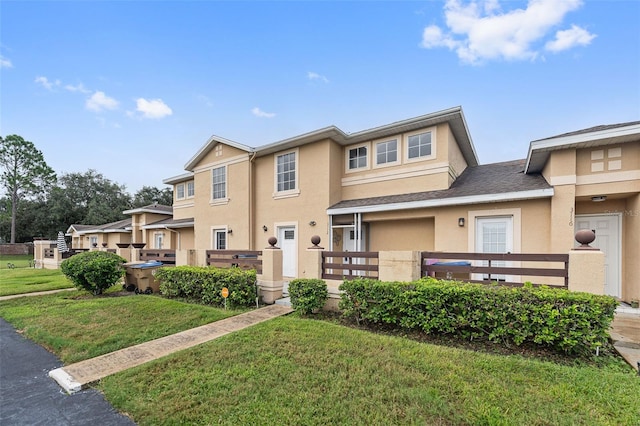 view of front of home featuring a front yard