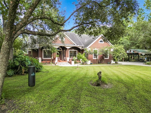 view of front of home featuring a front lawn