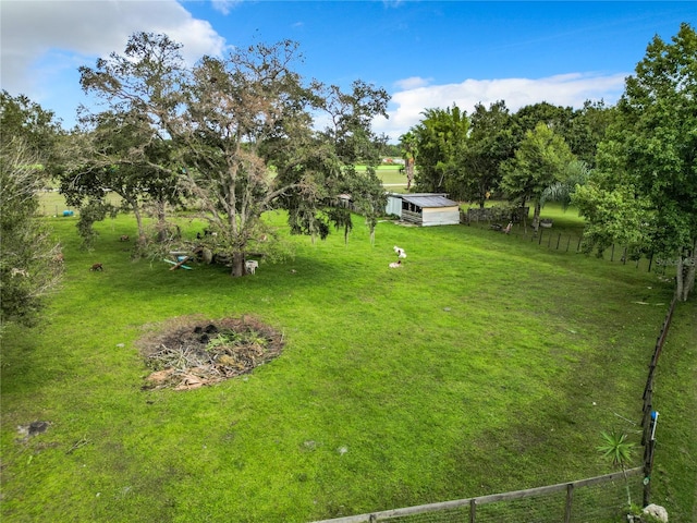 view of yard with an outdoor structure