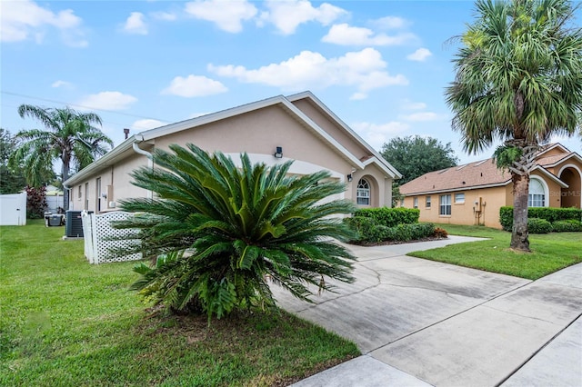 view of front of house featuring a front lawn