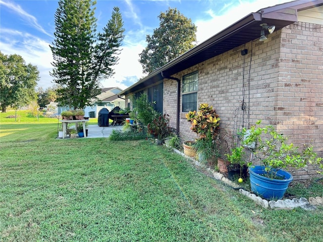 view of yard featuring a patio