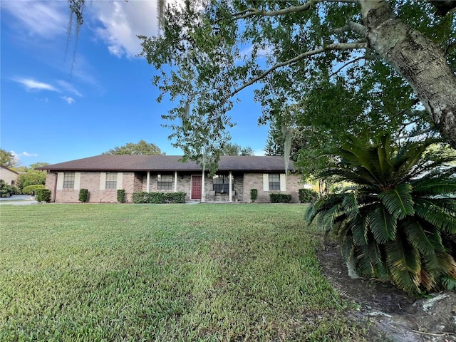 single story home with a front yard