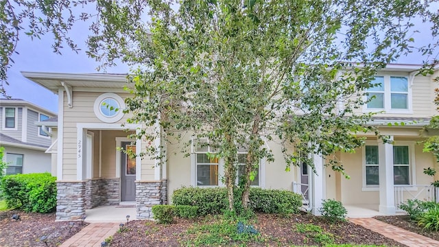 view of front of property featuring covered porch