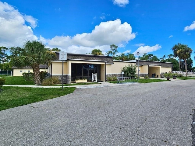 Listing photo 3 for 6760 Neighborly Ct, North Port FL 34287