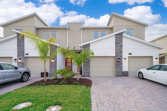 view of front facade with a front yard