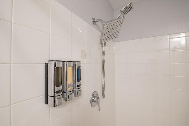 details with a tile shower