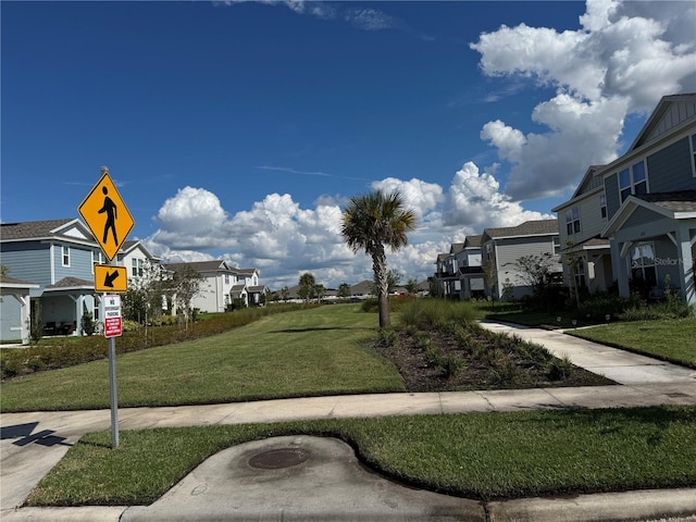 view of property's community featuring a lawn