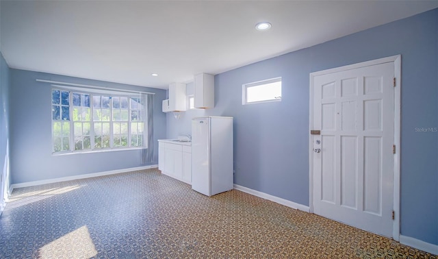1501 NE 57th St, Ocala, FL 34479 - unfurnished room with baseboards, recessed lighting, and a sink